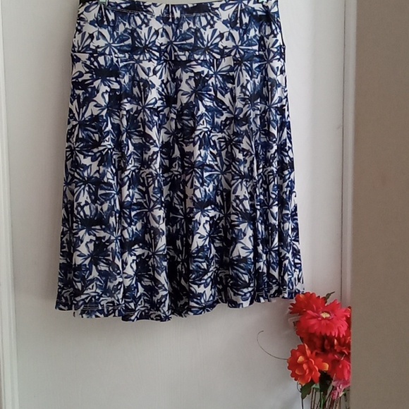 ⭐️ Host Pick ⭐️Cleo | Navy White Design Fit & Flare Skirt - Picture 4 of 7